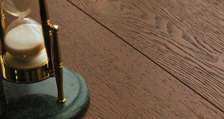 Вам паркетную доску с брашированием или нет?