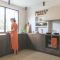 Виниловая плитка клеевая Quick-Step Liv Satin oak greige
