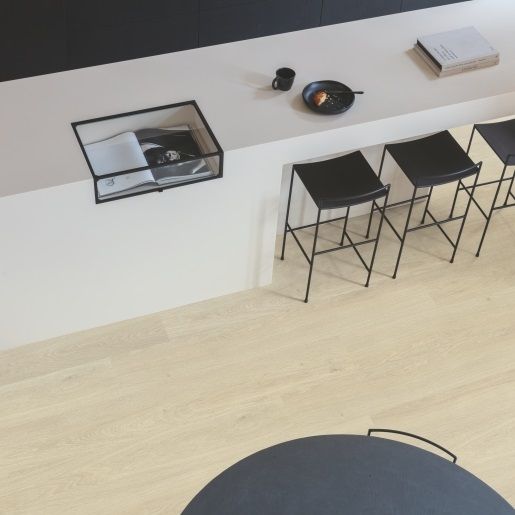 Виниловая плитка Quick-Step Bloom Дуб морской бриз бежевый