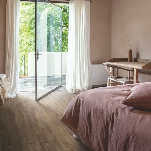 Виниловая плитка Quick-Step Bloom Дуб осенний шоколадный