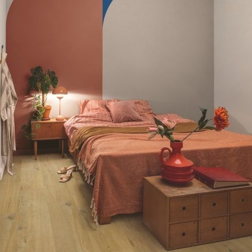 Виниловая плитка Quick-Step Bloom Дуб хлопковый глубокий натуральный