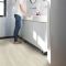 Виниловая плитка Quick-Step Alpha Vinyl Medium Planks Дуб морской бриз светлый